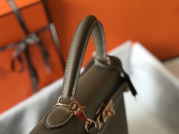 Beige Hermès Kelly Sellier 28cm handbag, MATCHES x Sellier