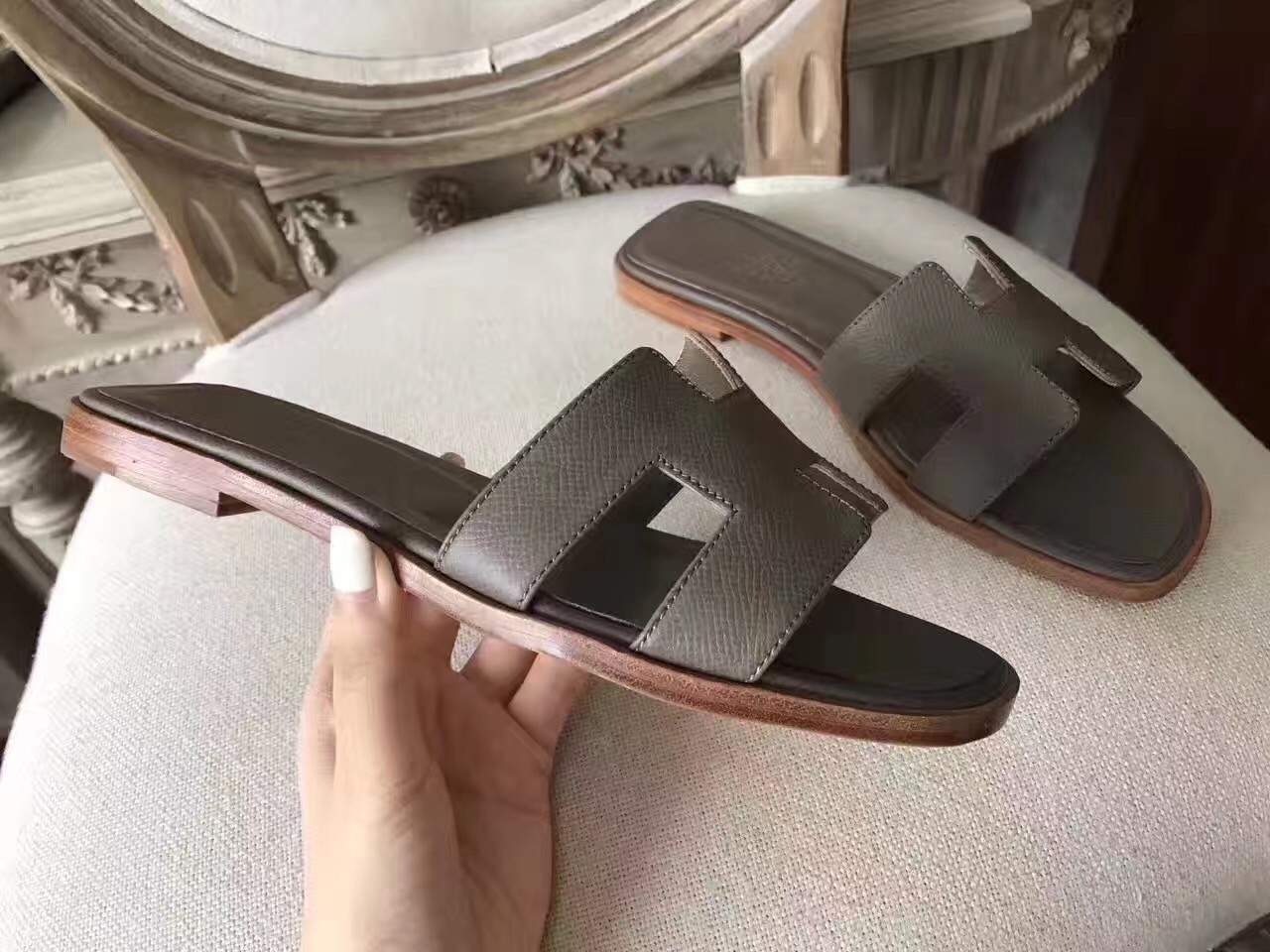 hermes oran sandals etoupe