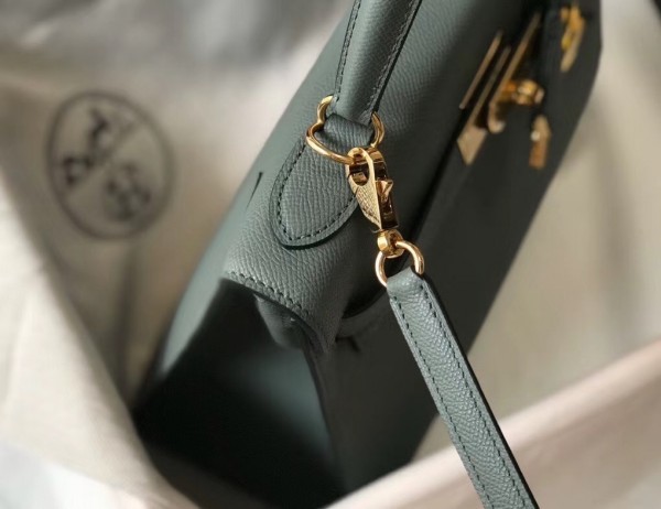 Replica Hermes Vert Amande Epsom Kelly 28cm Sellier Bag GHW