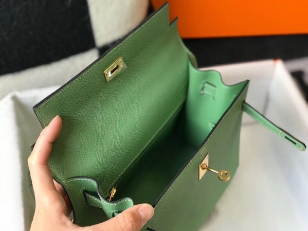 Hermes Kelly 28 vert criquet Epsom GHW Sold – Ruelamode