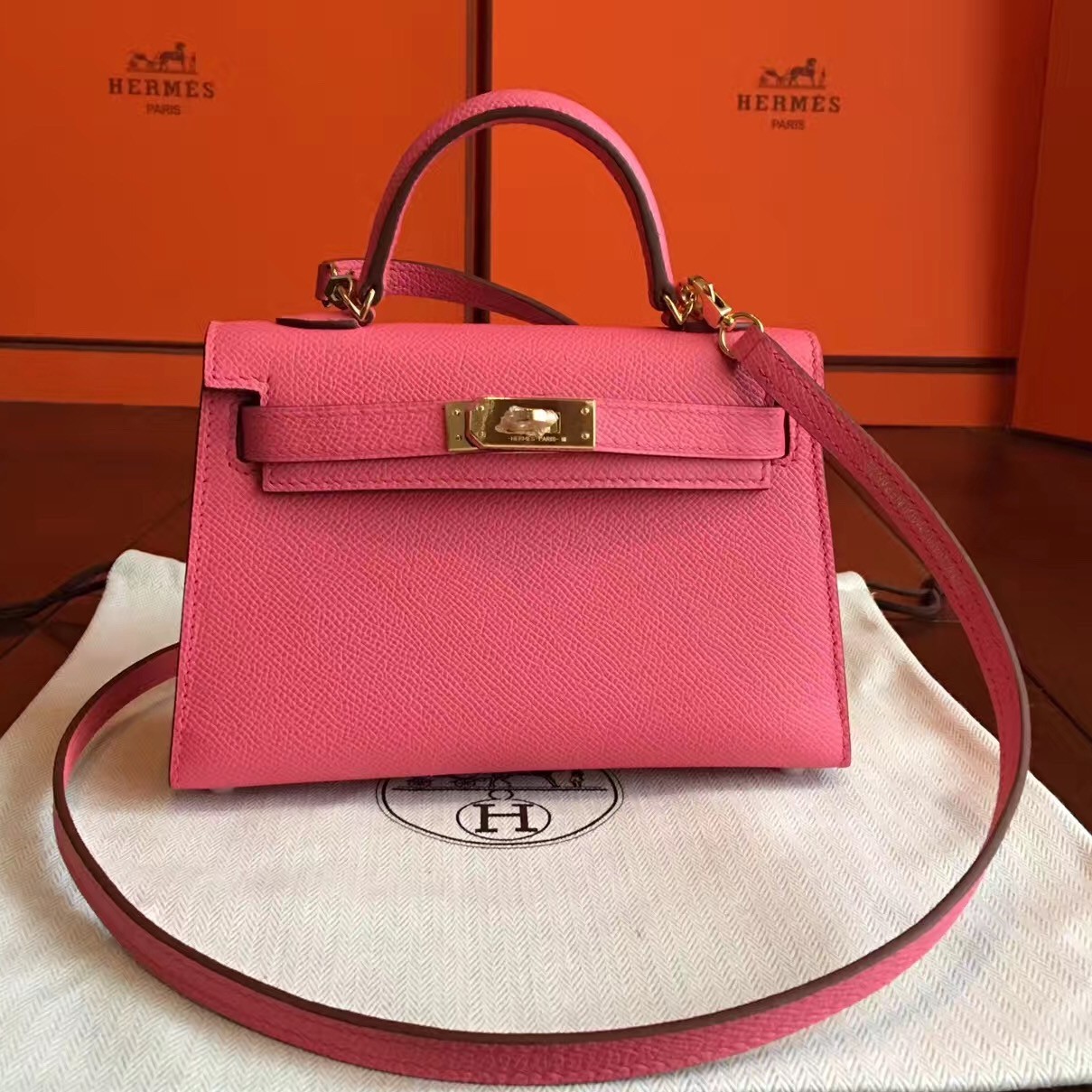 Hermès Kelly II 20 cm Mini Veau Epsom Rose Pink Extreme GHW Bag - Chelsea  Vintage Couture