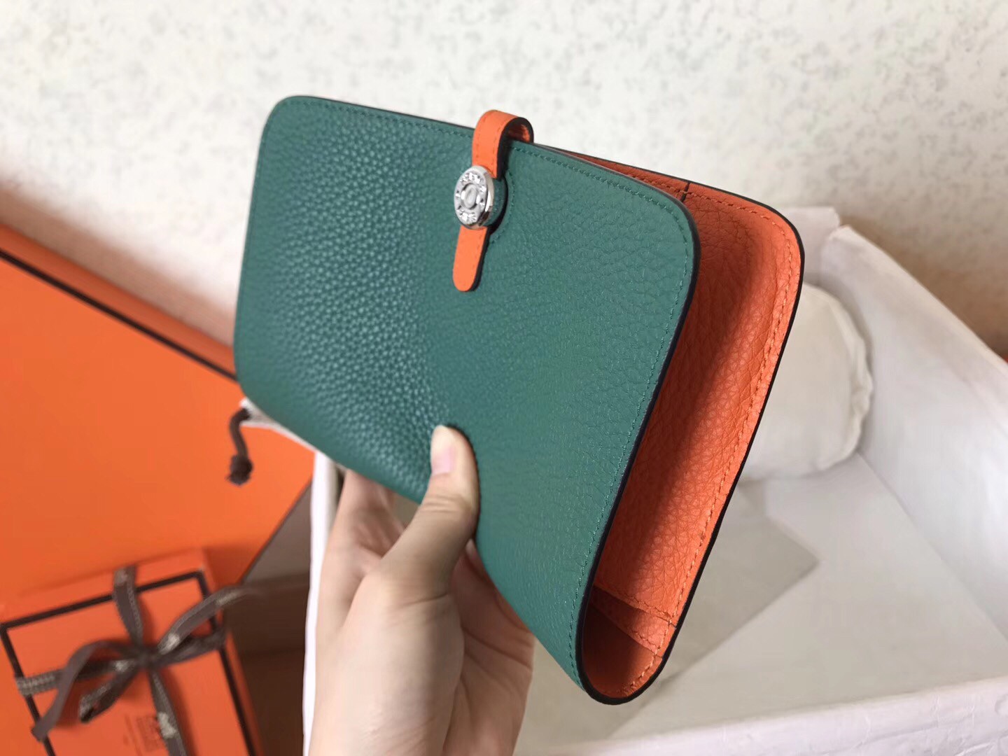 Replica Top Hermes Bicolor Dogon Duo Wallet In Malachite/Orange Leather QY00689 Hermes Wallets